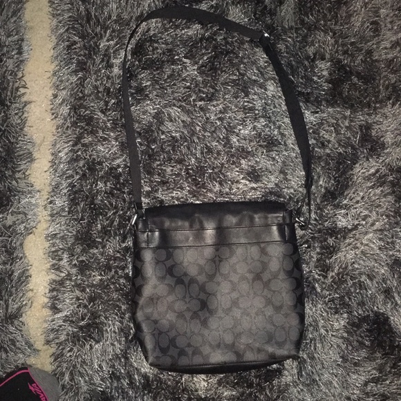 Coach satchel - Picture 3 of 4